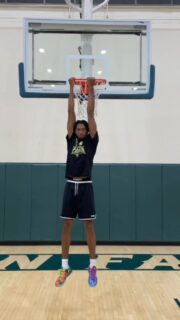 He can do this all day… 😳🏀

____________
#felicianuniversity #felicianstudents #goldenfalcons #mauiwowie