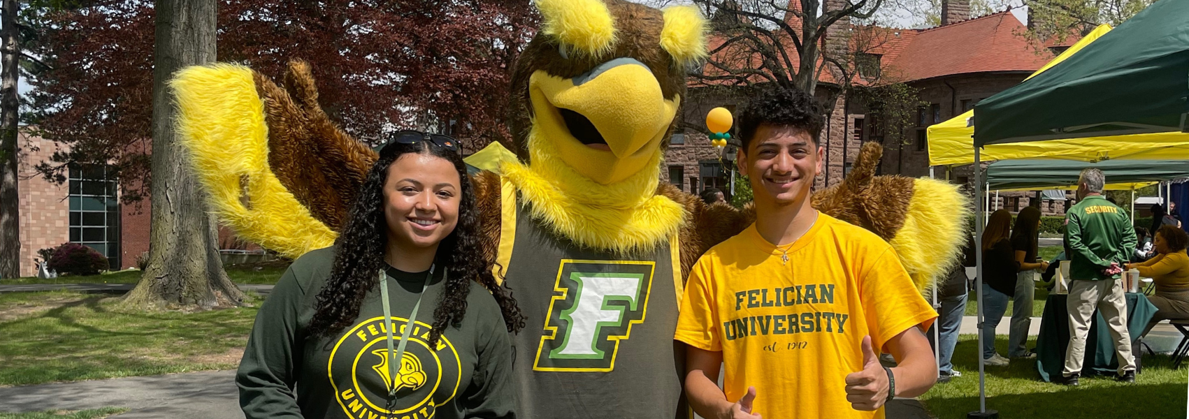 students with Frankie the mascot