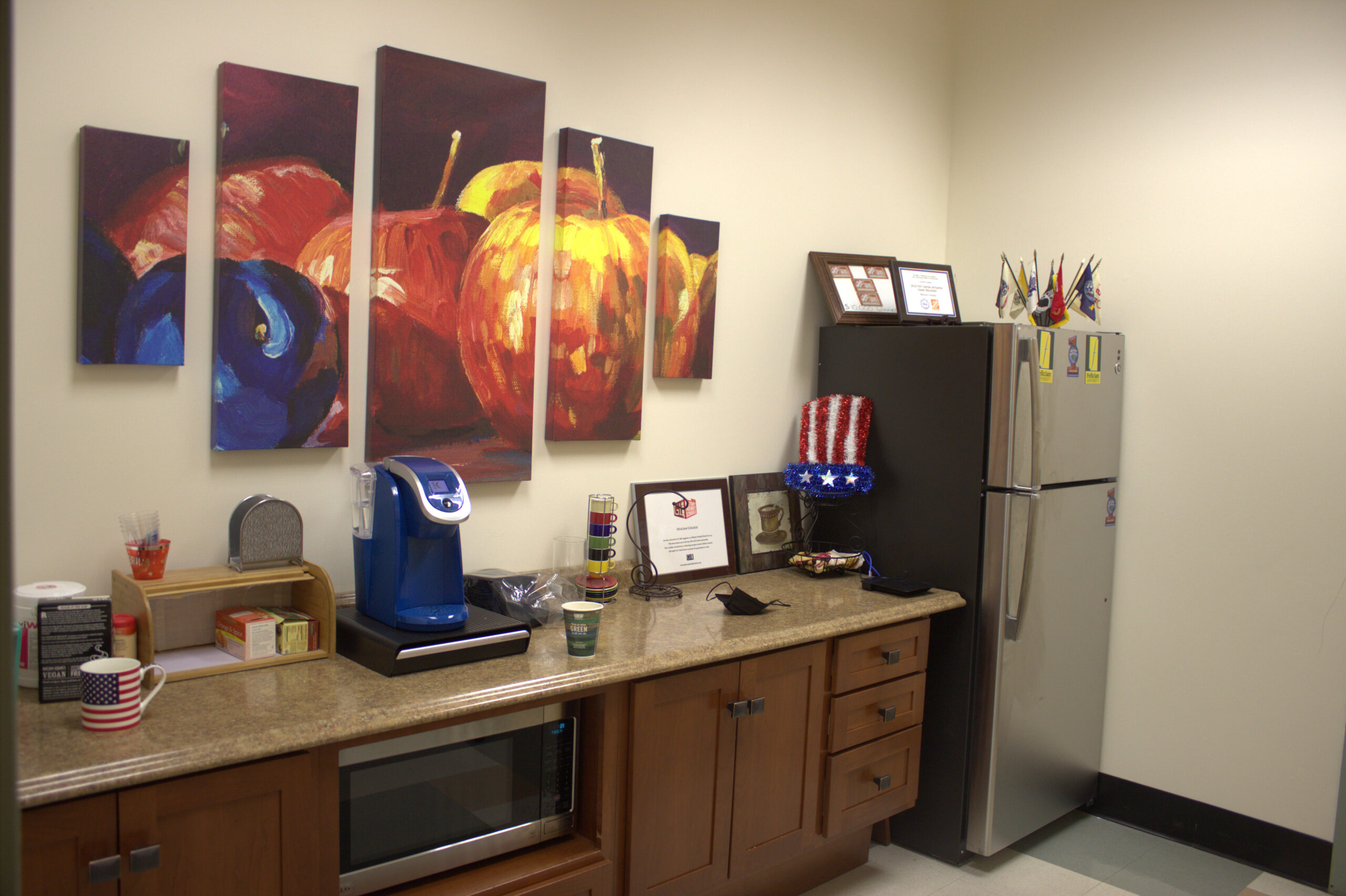 veteran's lounge with a refrigerator and counter top